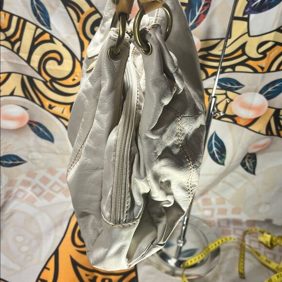 Wilsons Leather Cream Shoulder Bag - Picture 5 of 16